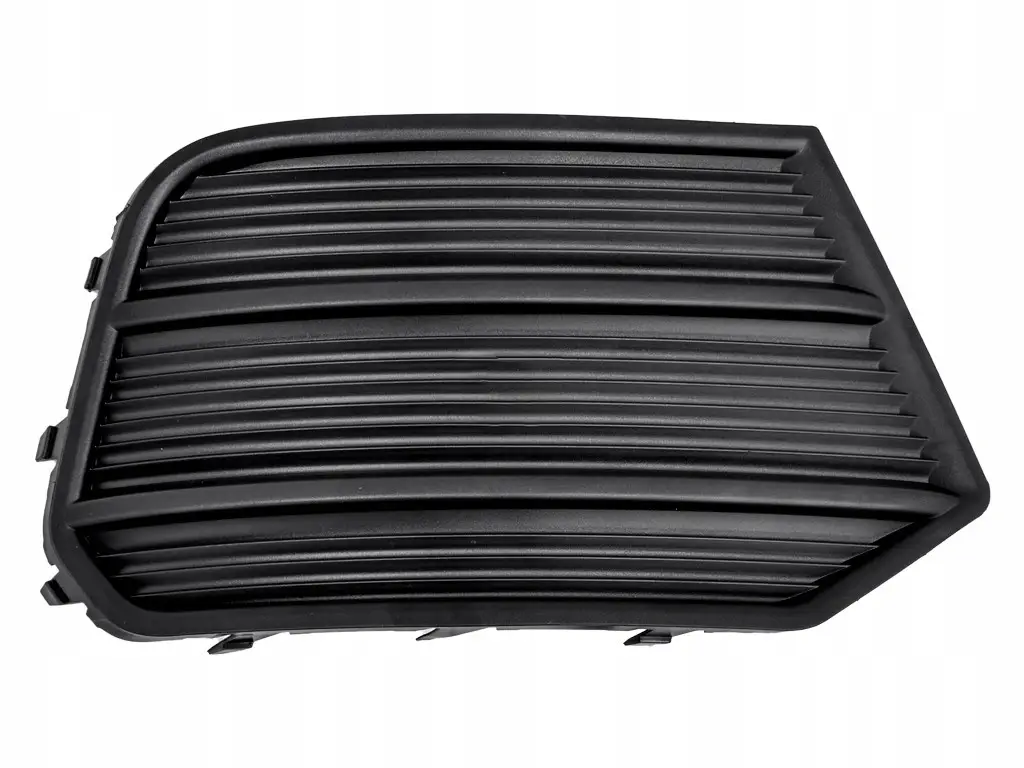 Решетка бампера правая Audi Q3 2011-2015 8U0807682P4U8