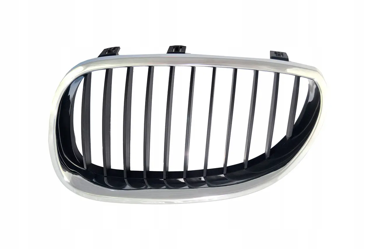 Ліва Решітка радіатора BMW E60 чорні ребра хром рамка 51137027061