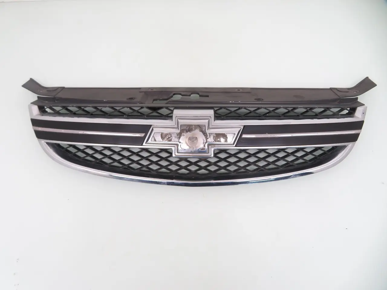Решітка радіатора Chevrolet Epica 2006-2011 96633843