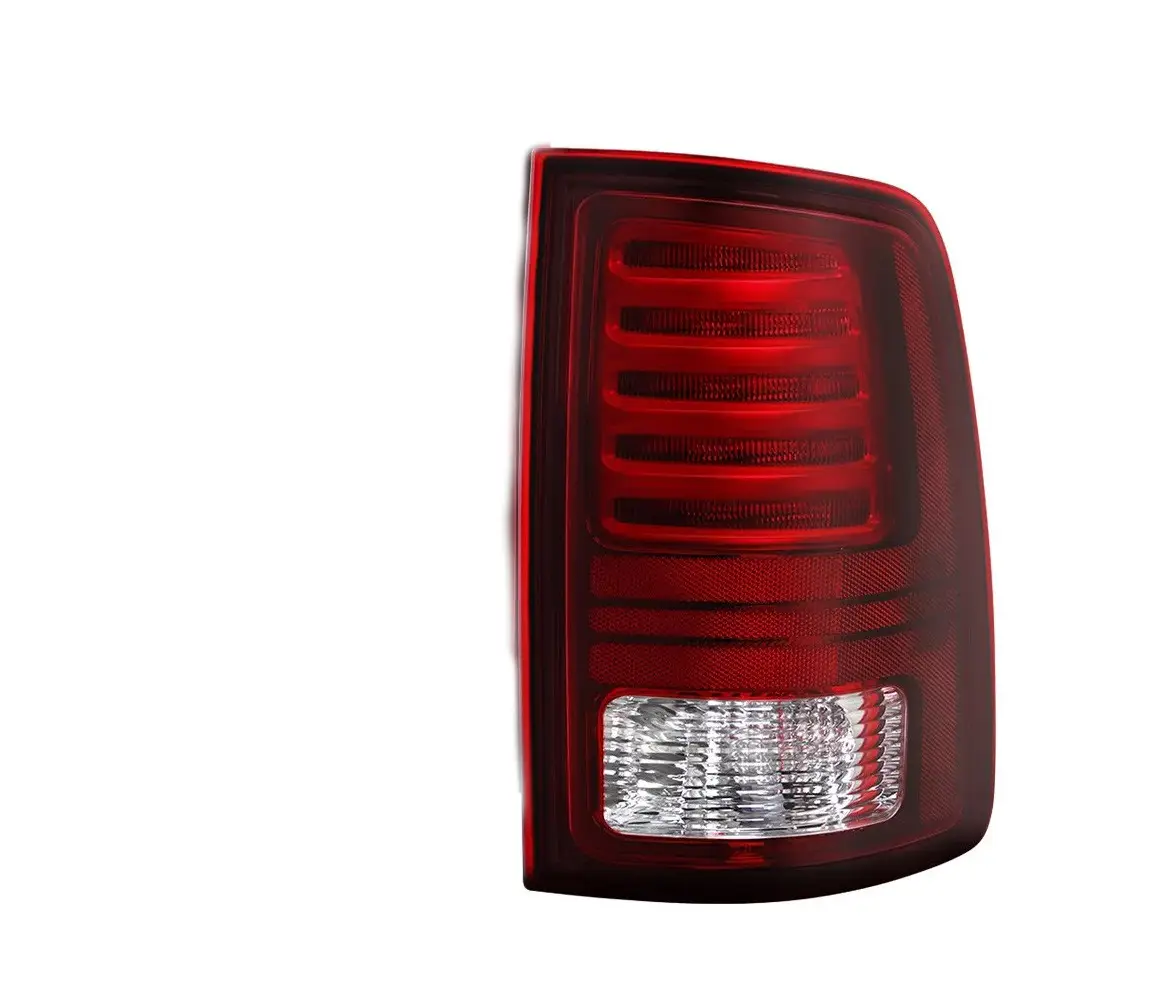 Правый фонарь Dodge Ram 2013-2018