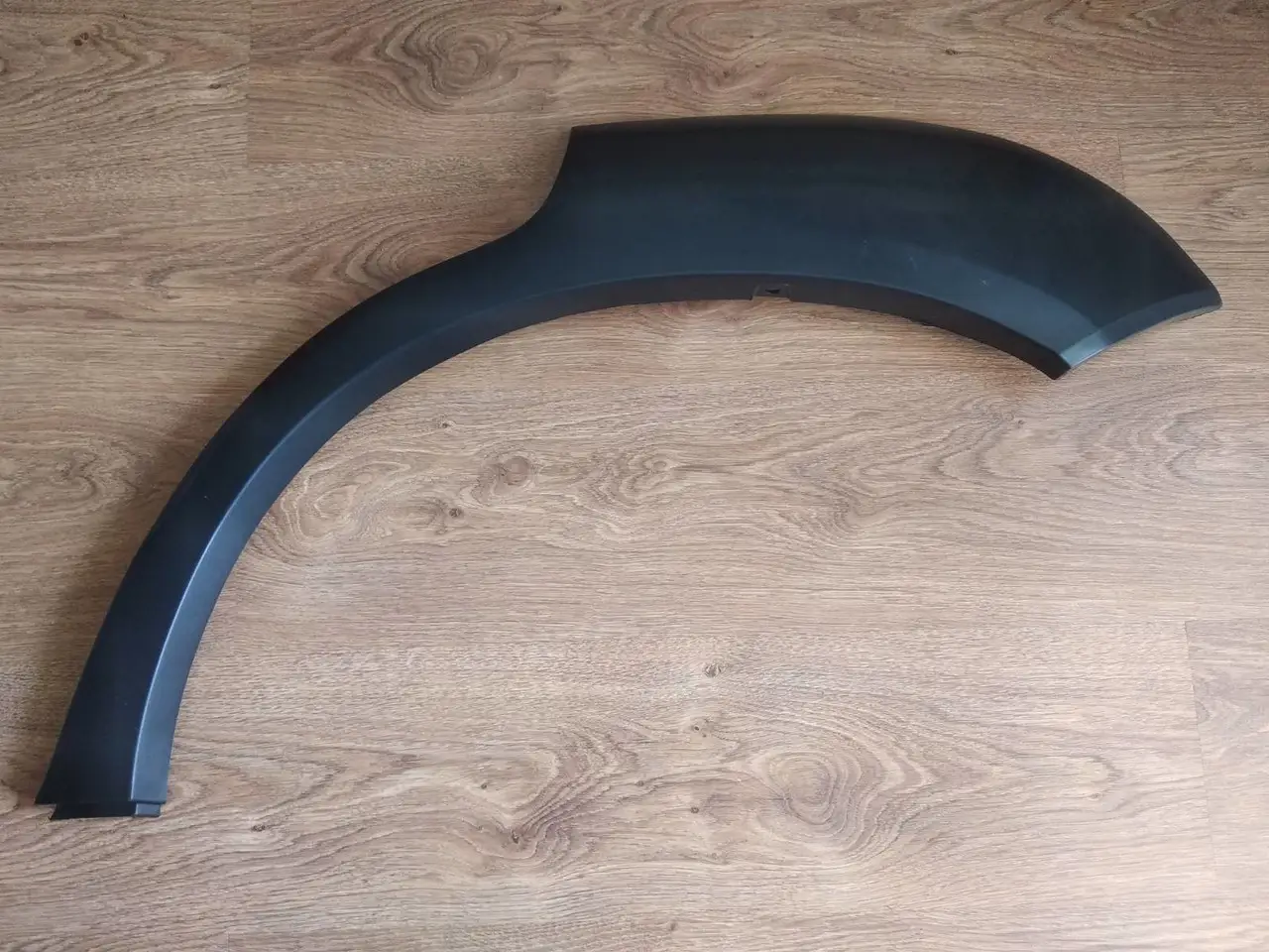 Накладка заднего левого крыла Hyundai Tucson 2004-2010 877412E000