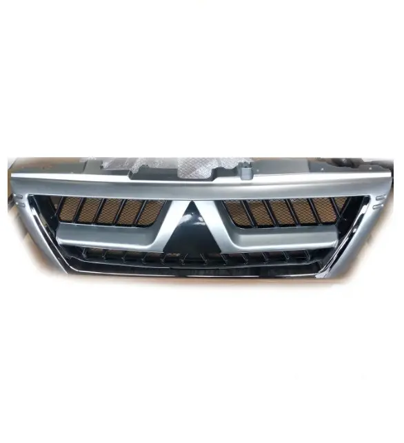 Решетка радиатора Mitsubishi Pajero 3 2003-2007 MN117202HC