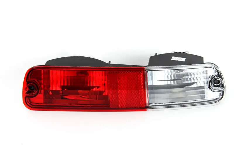 Левый Фонарь в бампер Mitsubishi Pajero 2003-2007 MN133775