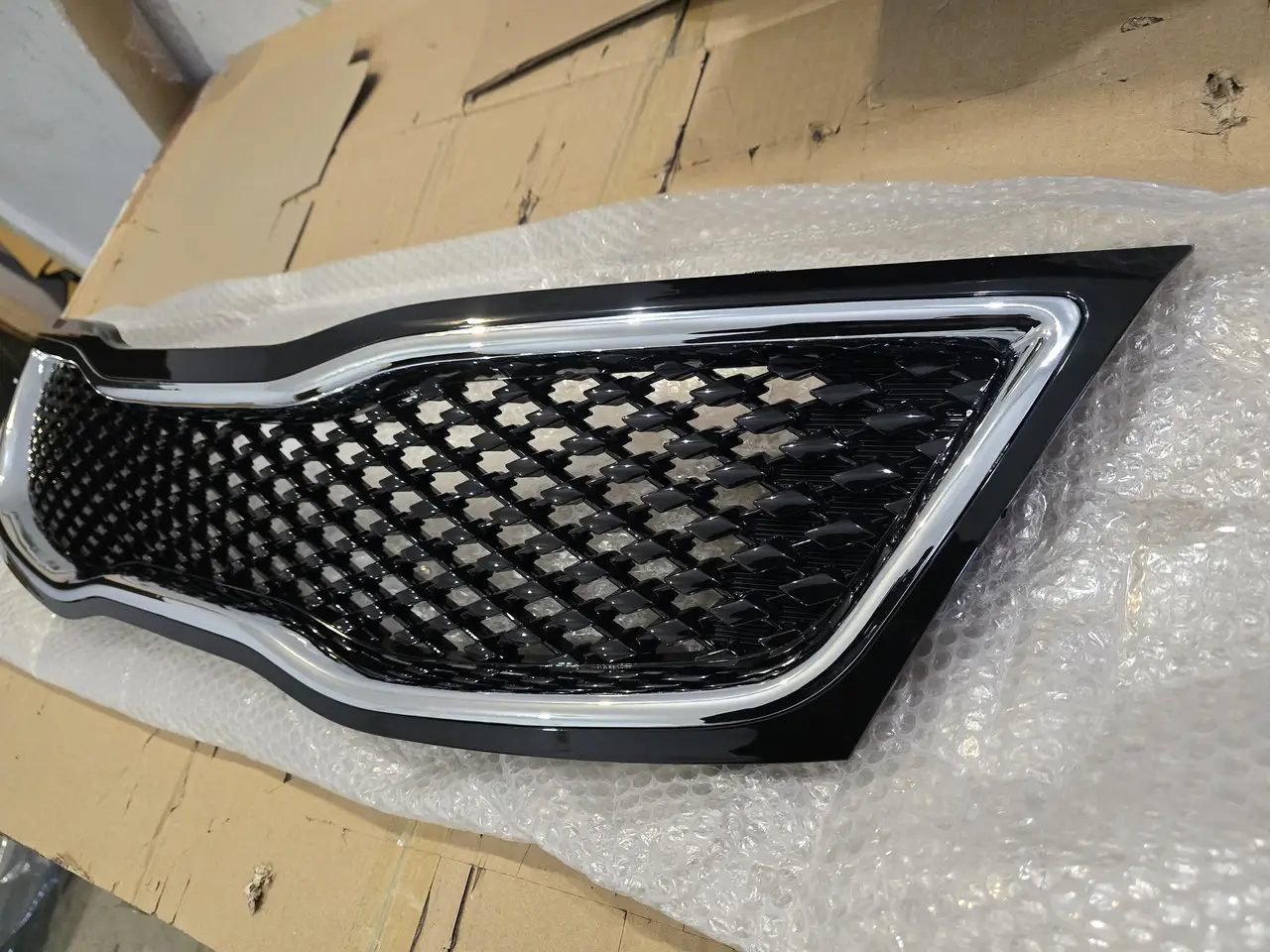 Решітка радіатора Kia Optima 2013-2016 863502T500