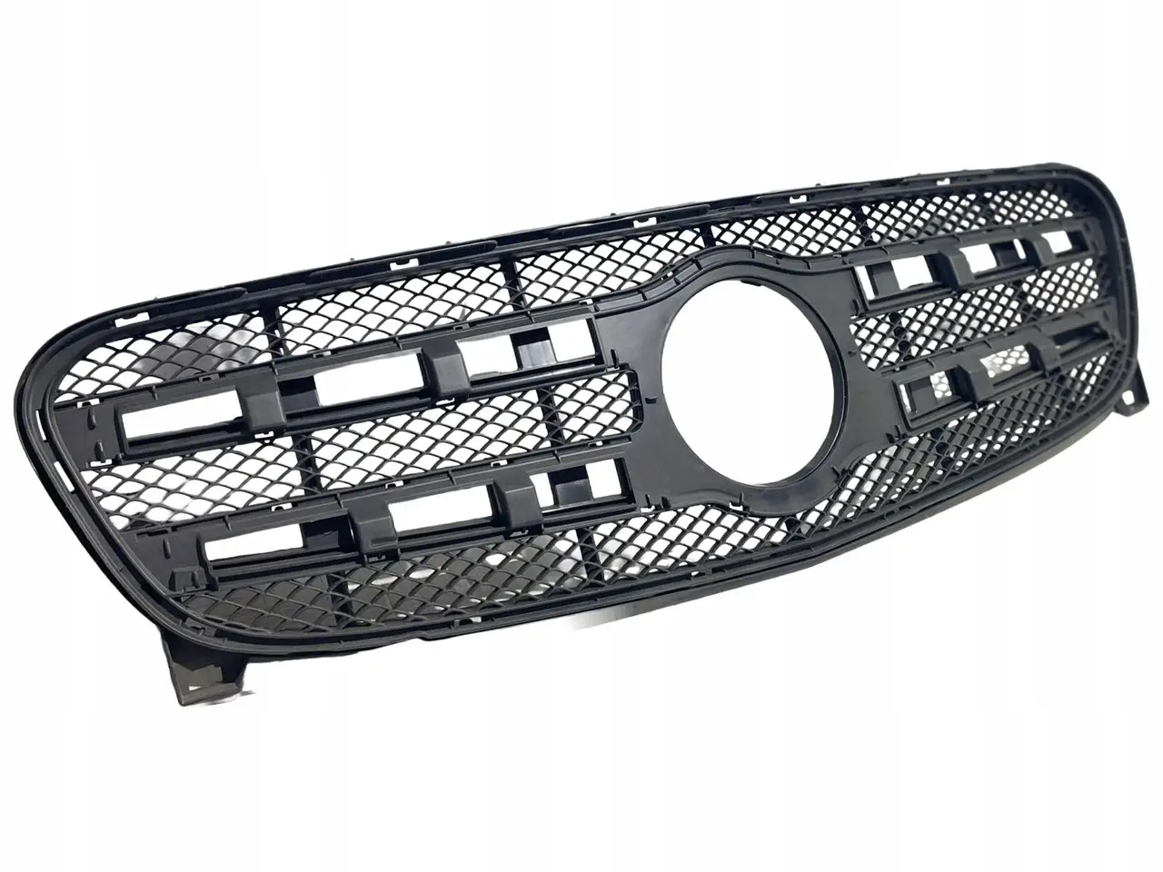 Решітка радіатора Mercedes GLA-class X156 2014-2017 без Молдингів A1568801200