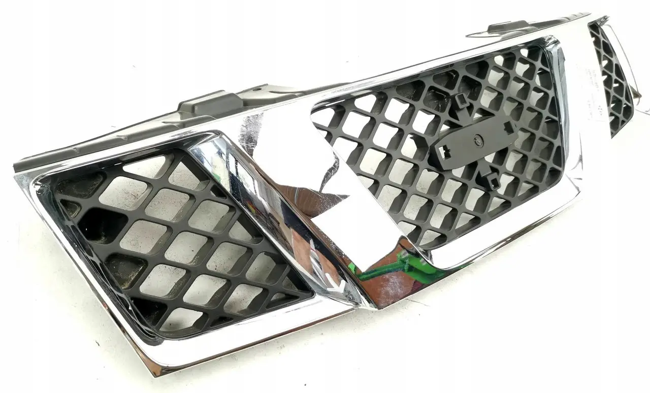 Решітка радіатора Nissan Pathfinder Navara 2005-2010 62310JS500