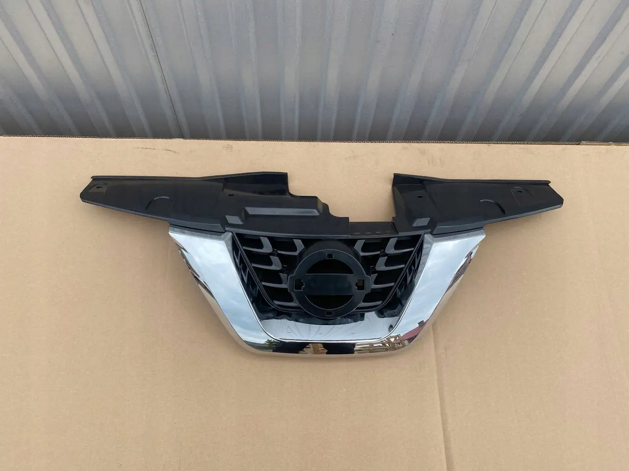 Решітка радіатора Nissan Juke 2014-2018 Рестайлінг 62072BV80A