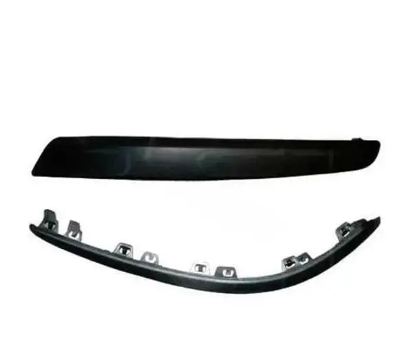 Правий Молдинг заднього бампера Opel Astra H Хетчбек 2004- 1404787