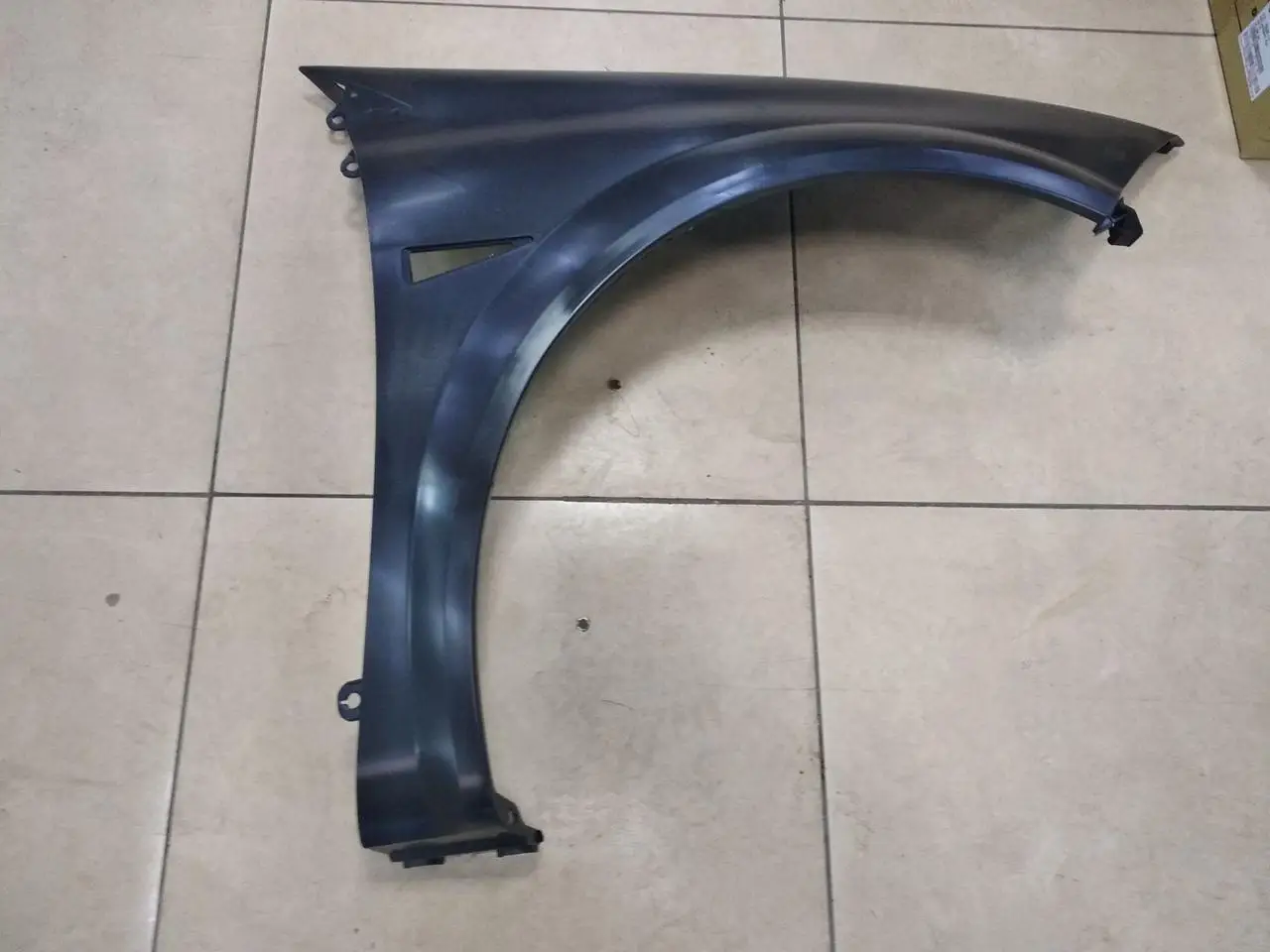 Крыло правое Renault Megane 2 2003- пластиковое 7701473703