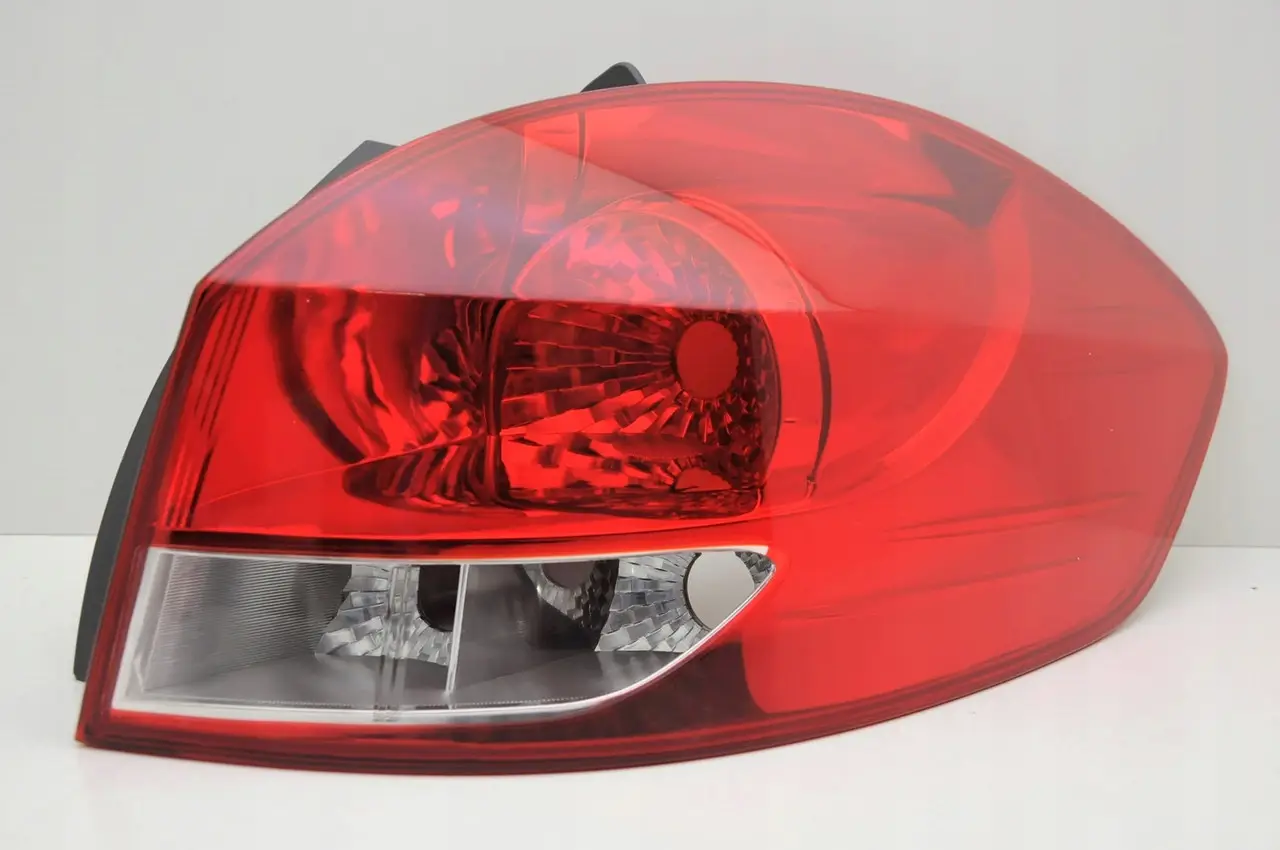 Правый Фонарь  Renault Clio 3 Универсал 2009-2012 8200586844