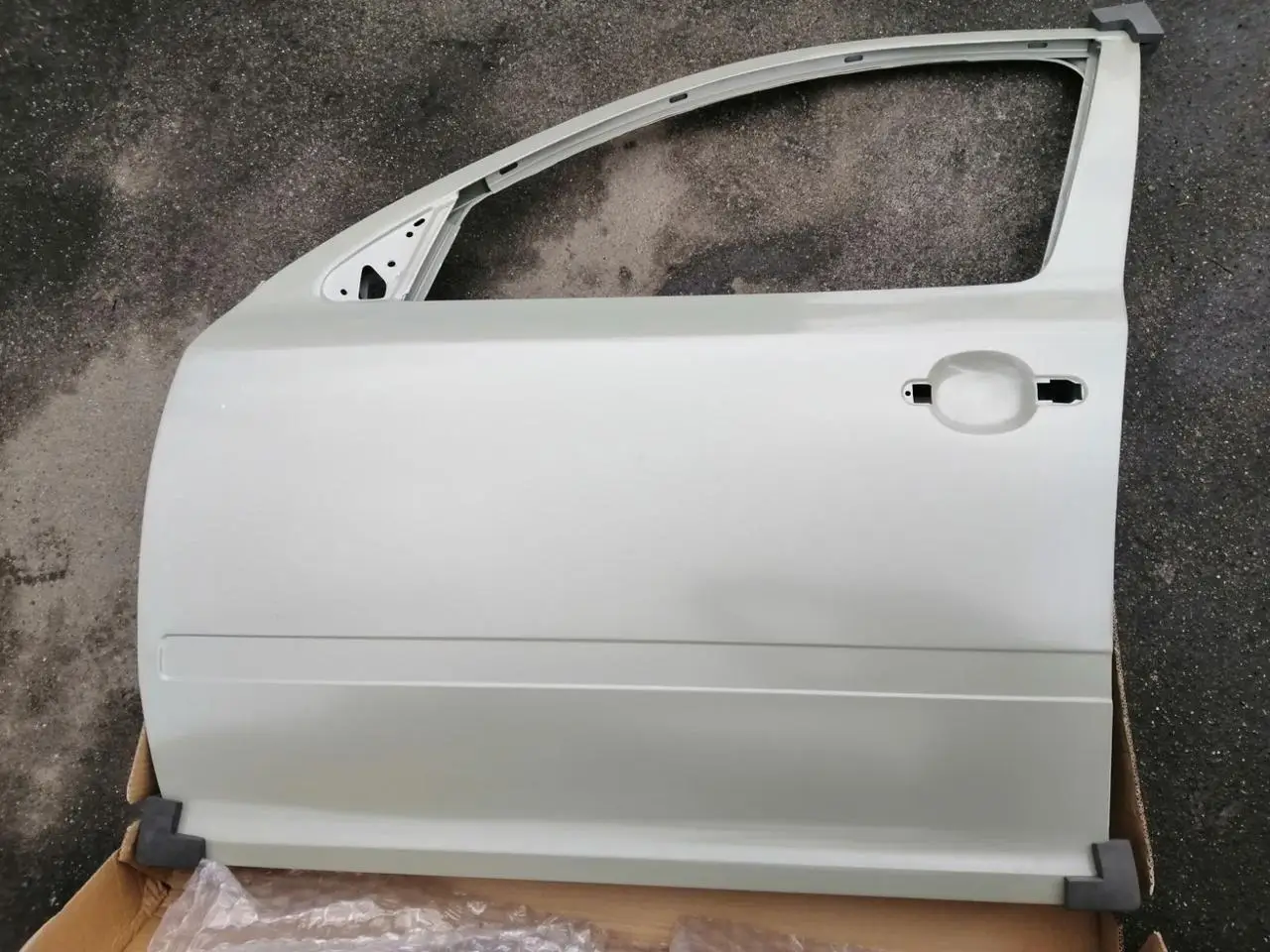 Дверь передняя левая Skoda Octavia A5 2003-2013 1Z0831055