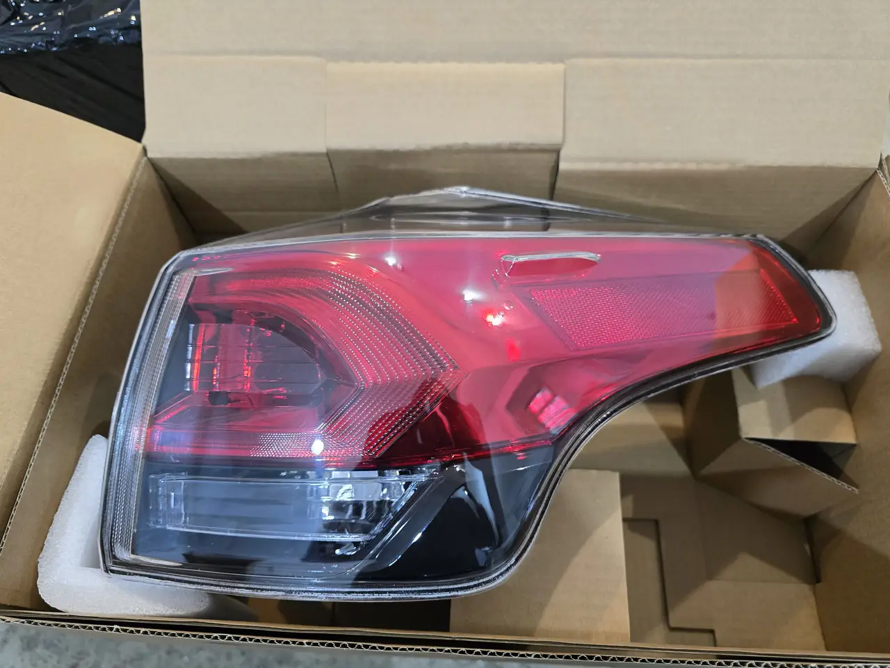 Правий Ліхтар Toyota Rav4 2016-2018 8155142200