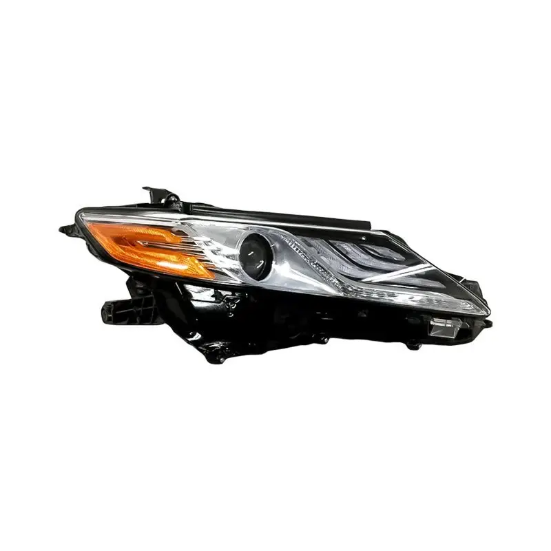 Правая фара  Toyota Camry 70 2017-2021 без адаптива  8111006D70