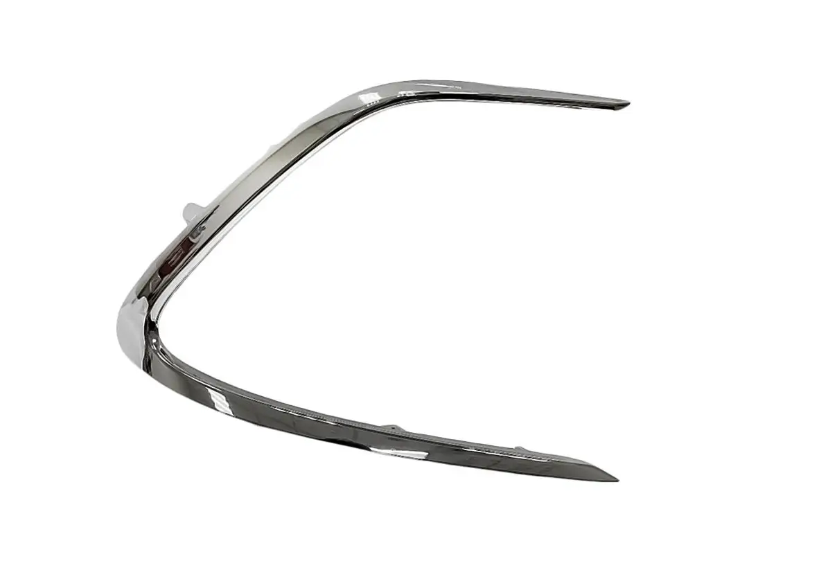 Молдинг бампера левый Toyota Camry 70 2021- 5271206180