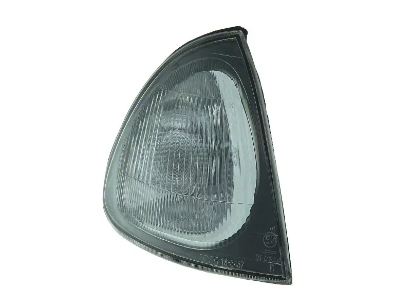 Правий поворот Toyota Avensis 1997-2000 8151105020