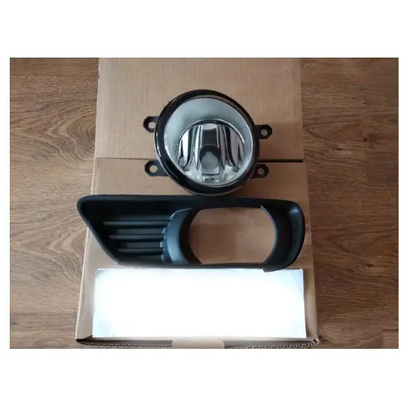 Фара противотуманная правая Toyota Camry 40 2006-2011 8113033610